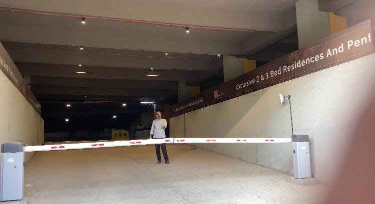 Boom barrier installation in Mumbai for parking and vehicle entry control